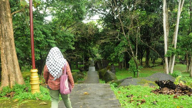 Ada Ritual Mandi Kembang di Makam Bukit Siguntang Palembang