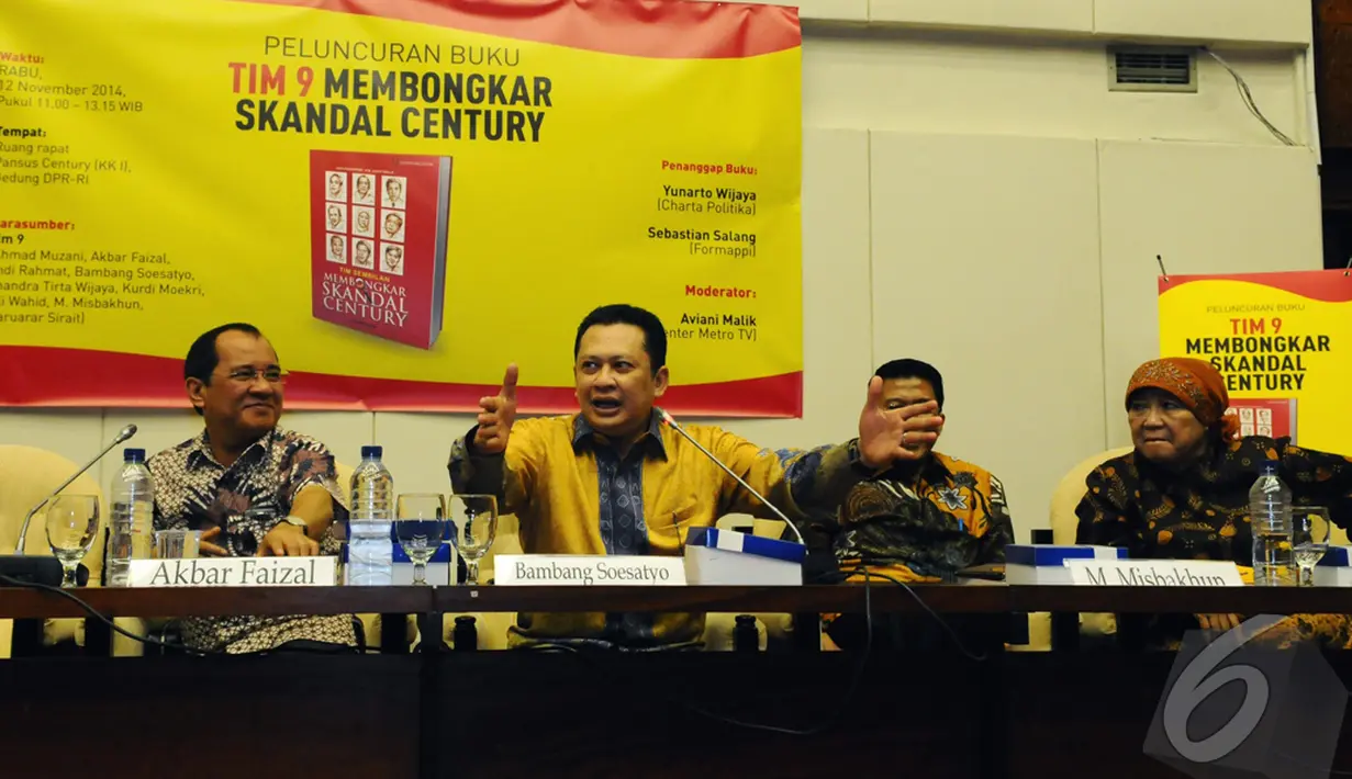 Pembicara mendiskusikan isi buku 'Tim 9 Membongkar Skandal Century' karya Monang Sinaga di Komplek Parlemen, Jakarta, Rabu (12/11/2014)(Liputan6.com/Andrian M Tunay)