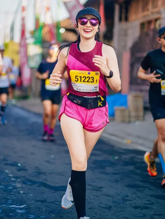 Rutin menjalani latihan lari, Febby Rastanty juga aktif berpartisipasi dalam ajang lari marathon. Tak hanya di dalam negeri saja, dirinya juga sempat ikut dalam lari marathon di beberapa negara. (Liputan6.com/IG/@febbyrastanty)