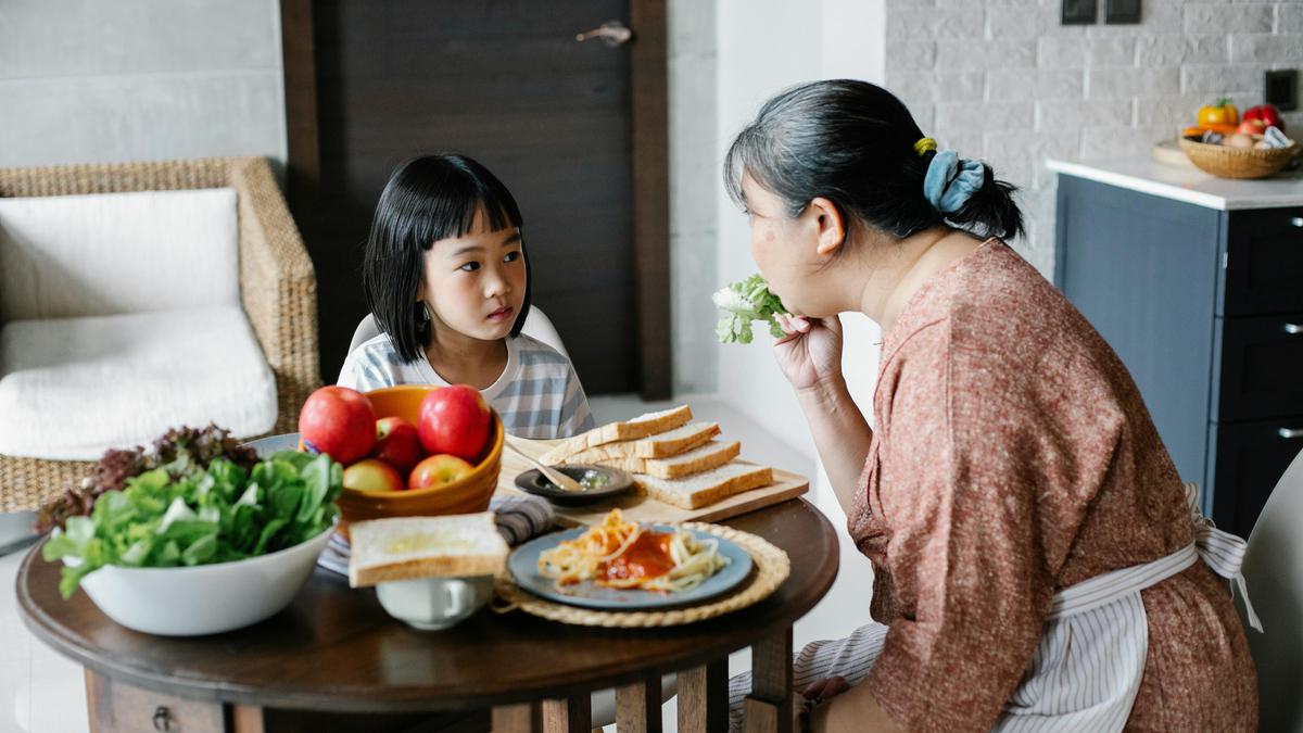 Cara Seru Kenalkan Anak Pentingnya Makan Sayur