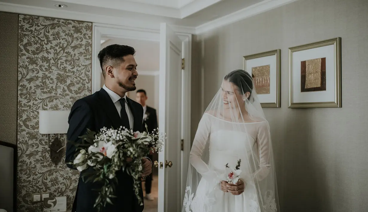 Pasangan ini meresmikan hubungannya sejak 23 Maret 2018 silam. Dua hari setelah nikah, Petra lupa telah menikah. Hal itu ketika sedang jalan berdua, Petra akan mengantarkan ke rumah istrinya. (instagram/aquilafirrina)