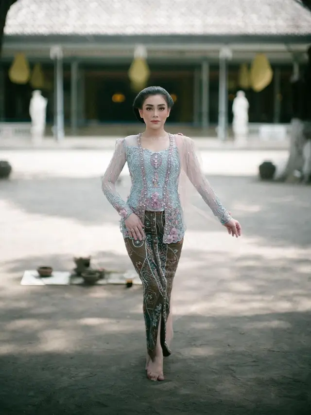 Celine Evangelista berkebaya (Instagram/celine_evangelista)