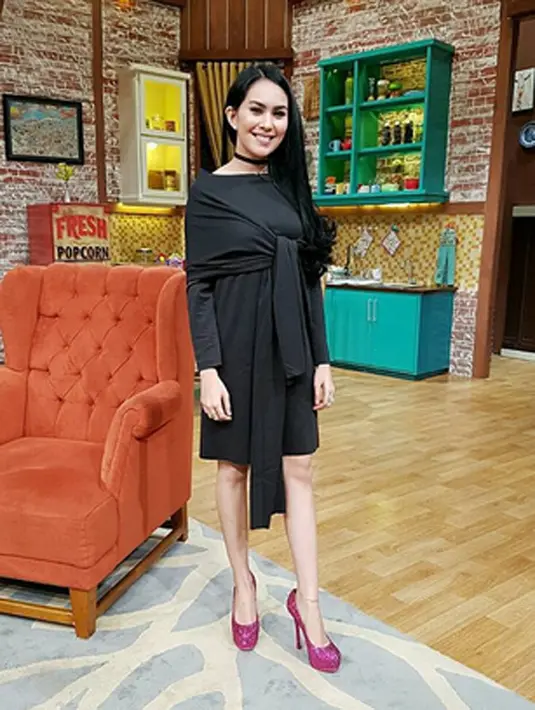 Selama setahun terakhir Kartika yang hampir tidak terlihat di dunia hiburan mengaku telah keluar dari zona nyamannya. Sempat berpikir untuk berubah, namun ternyata ia tak menemukan kebahagiaan saat perubahan itu. (Instagram/kartikaputriworld)