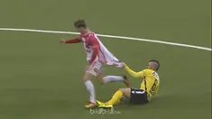 Berita video gelandang Spanyol yang main di klub Norwegia, Pau Morer, punya cara berbeda tarik kaus lawan. This video presented BallBall.