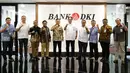 Jajaran Direksi Bank DKI dan PT. RNI foto bersama usai penandatanganan perjanjian kredit modal kerja di Jakarta (22/12/2021). Penyaluran kredit sebagai tambahan modal kerja usaha perdagangan komoditas yang mencakup agro industri dan alat kesehatan dan modal kerja jangka pendek.(Liputan6.com/HO/BDKI)