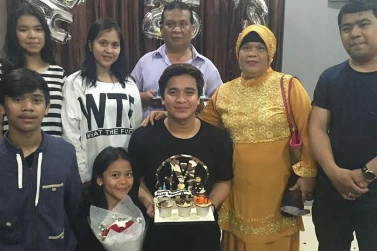 Billy Syahputra dan keluarga
