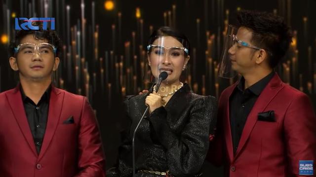 Iis Dahlia - Rizki & Ridho 2R (Foto: YouTube)