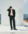 Cha Eun Woo tampil dalam mengenakan refined essentials khas Calvin Klein, diperkuat dengan sentuhan edgy streetwear-inspired styling. Untuk koleksi Spring 2025, Calvin Klein menghadirkan kembali tailoring klasik, denim ikonis, dan layering staples dengan detail sleek, sophisticated, serta siluet effortless. [Calvin Klein]