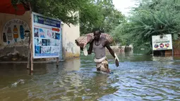Sungai Shabelle yang meluap membuat Banjir terjadi di tepian Beledweyne, di Somalia tengah. (AFP/Hasan Ali Elmi)