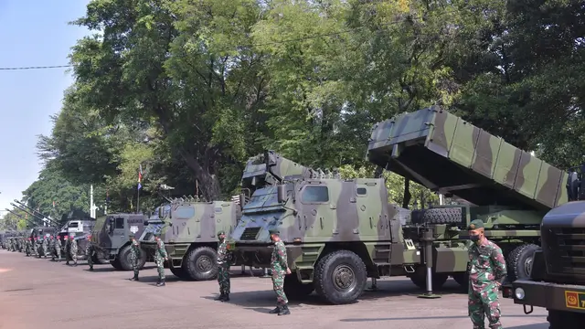 112 Alutsista digelar di depan Istana Merdeka Jakarta dalam rangka HUT ke-76 TNI
