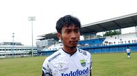 Pemain muda Persib Bandung, Robi Darwis. (Bola.com/Muhammad Faqih)