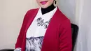 Pakai hijab turban lengkap dengan tahi lalat di dagu, sudah mirip sang ratu dangdut, Elvy Sukaesih belum Sahabat Fimela? [Foto: IG/rinanose16].