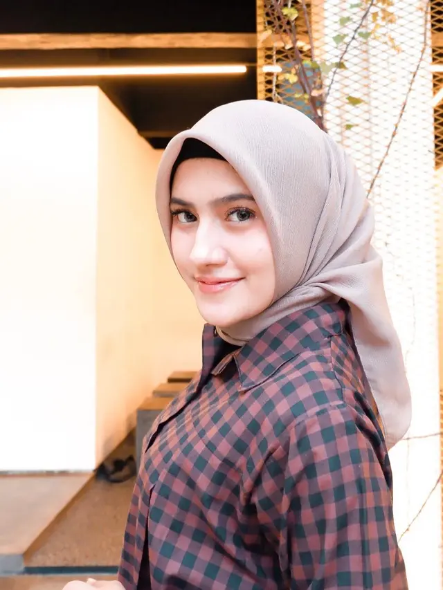 4 Potret Silvia Anggraini, Wanita Berhijab yang Dikabarkan Dekat Dengan Aliando