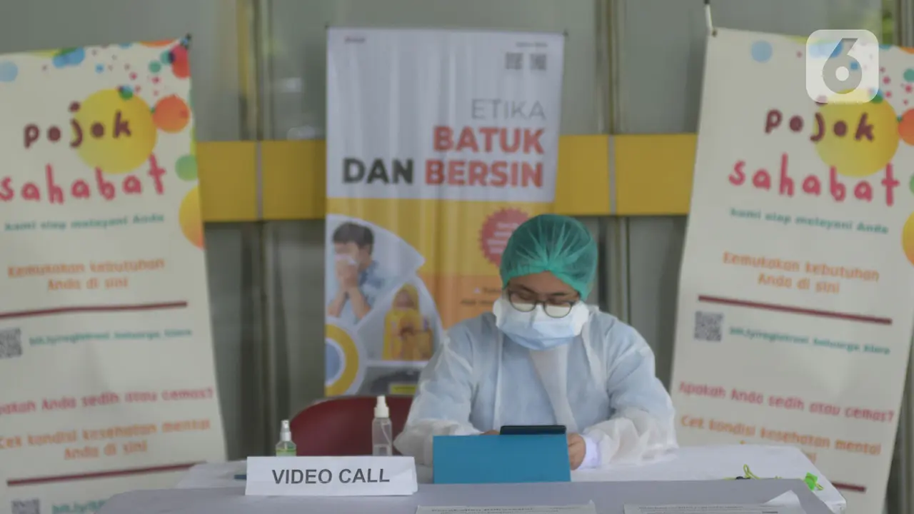 Lewat Video Call, Keluarga Lepas Rindu dengan Pasien COVID-19