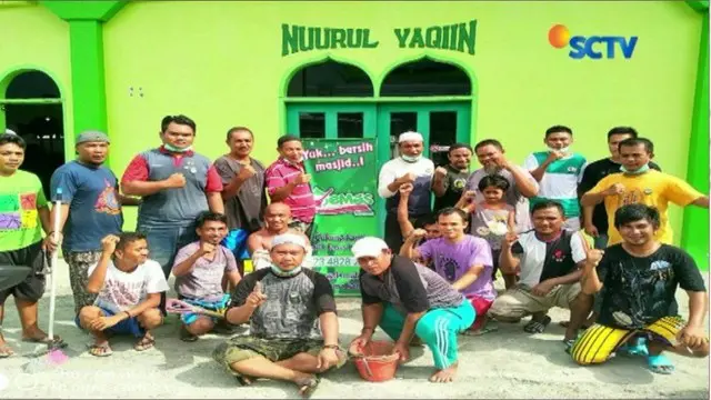 Prihatin dengan kondisi masjid dan musala di Jakarta yang kotor dan kurang terawat, sekelompok warga dirikan Komunitas Gemas (Gerakan Membersihkan Masjid).