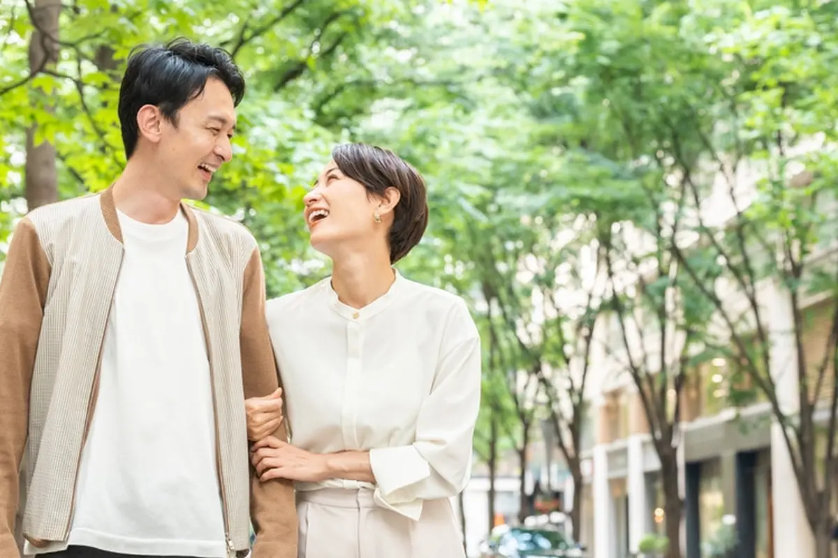 menikah bahagia kencan couple