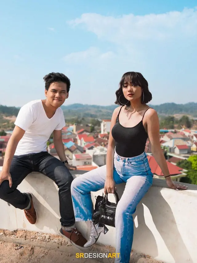 6 Editan Foto Pria Bareng Penyanyi Jebolan Indonesian Idol Ini Kocak