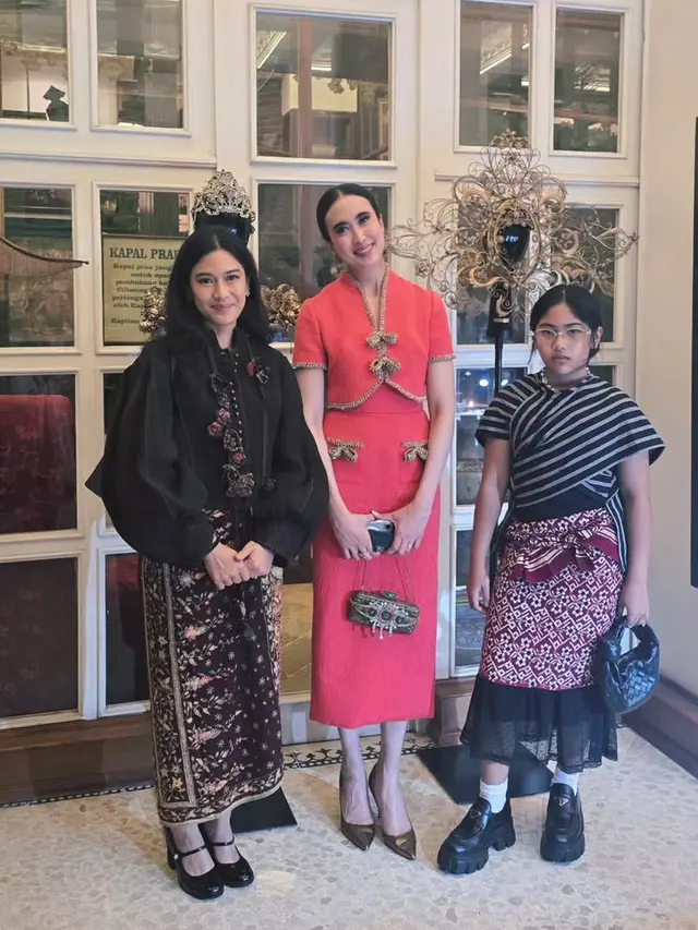 Tampilan Stylish Ishana Putri Dian Sastrowardoyo yang Beranjak Remaja. [@therealdistr]