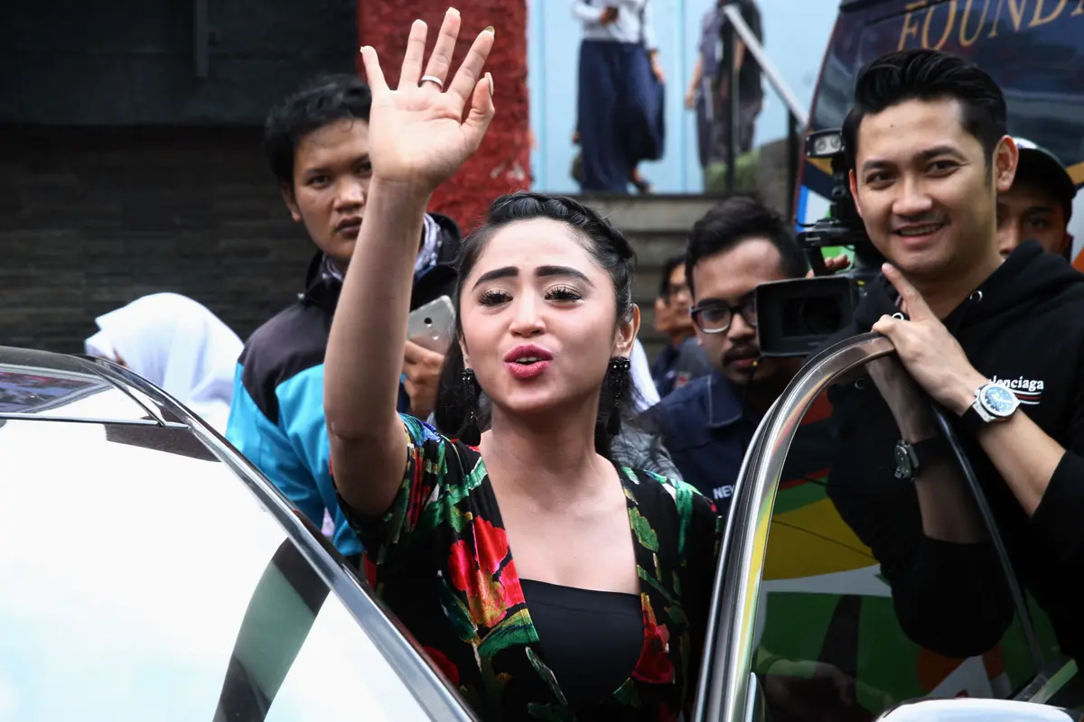 [Bintang] Dewi Perssik