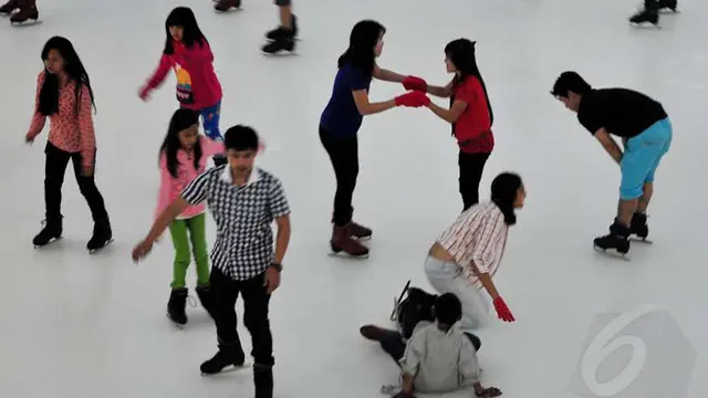 Serunya Bermain 'Ice Skating' di Libur Lebaran