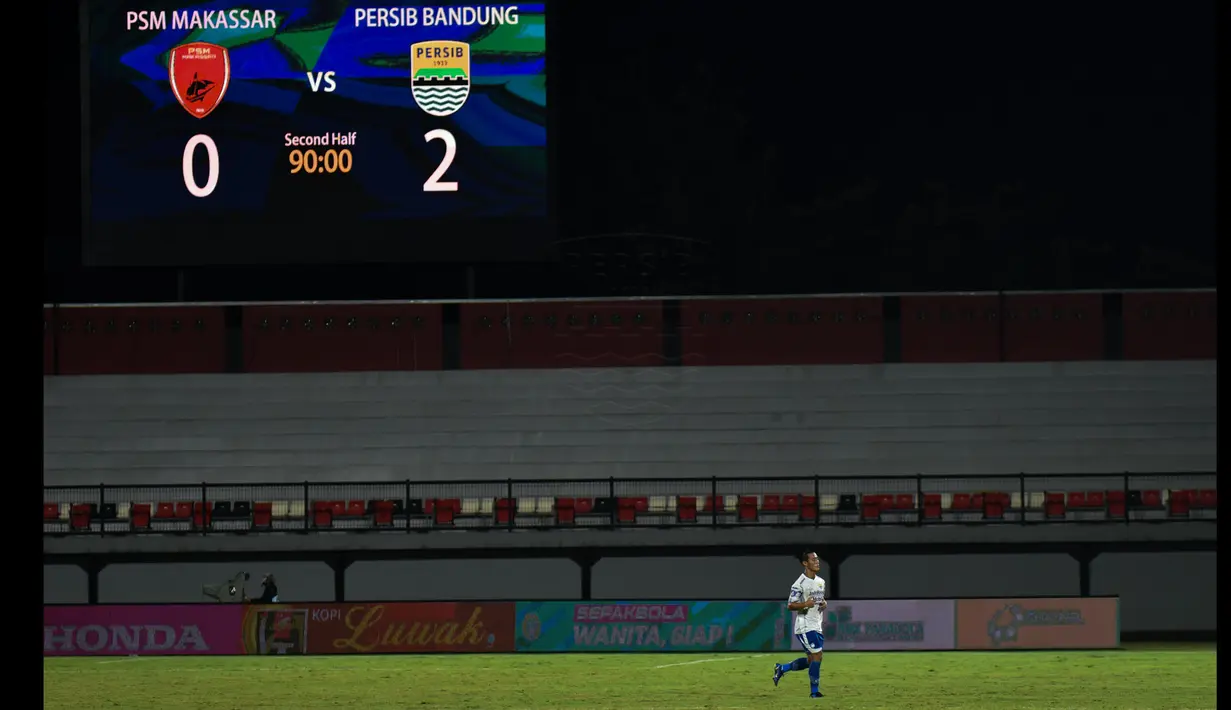 Laga berakhir dengan skor 2-0 untuk kemenangan Persib Bandung. Hasil tersebut membuat anak asuh Robert Alberts naik ke posisi ketiga klasemen sementara dengan raihan 53 poin, kalah satu angka dari Bali United, dan dua poin dari Arema FC. (Dok. Persib Bandung)