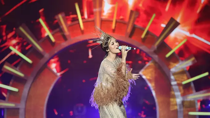 [Bintang] Raisa Jadi Dewi Matahari di HUT SCTV ke-27