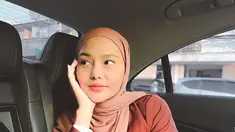Selebgram Dara Arafah yang pernah ribut dengan Lucinta Luna sedang berduka. Pasalnya, brankas berisi aset berharga miliknya dicolong mantan pembantu berusia 52 tahun. Dara Arafah tak menjelaskan detail soal apa saja isi brankas. Yang jelas, pesohor dengan 2,8 jutaan pengikut ini menangis saat tahu aksi bekas pembantu terekam kamera pengawas. (Foto: Dok. Instagram @daraarafah)