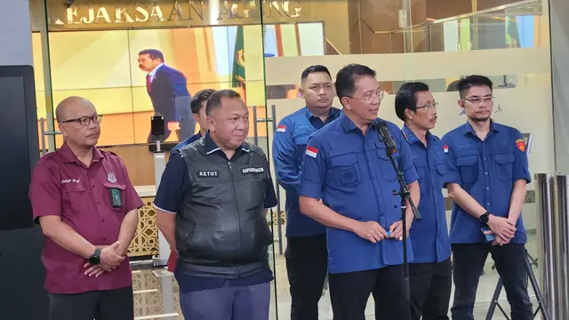 Kejagung menetapkan seorang pengusaha properti asal Surabaya, Budi Said sebagai tersangka atas kasus dugaan korupsi penyalahgunaan wewenang jual - beli logam mulia atau emas PT Antam.