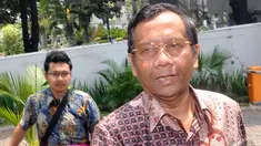 Mantan Ketua Tim Pemenangan Prabowo-Hatta, Mahfud MD mendatangi Gedung KPK, Jakarta, Selasa (7/10/2014) (Liputan6.com/Miftahul Hayat)