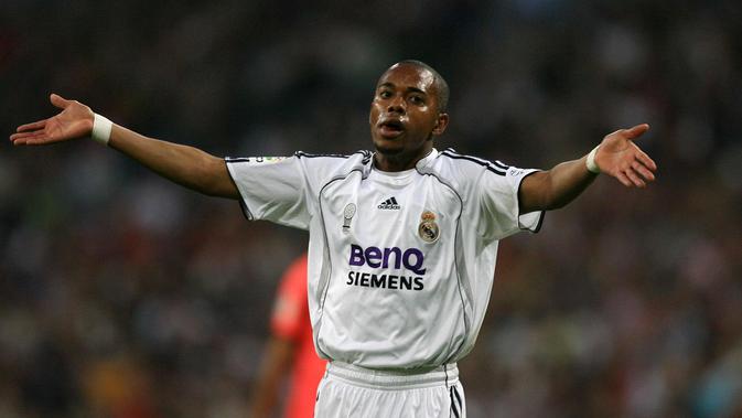 Robinho saat berseragam Real Madrid pada pertandingan melawan Sevilla di stadion Santiago Bernabeu di Madrid pada 6 Mei 2017. Robinho dianggap bersalah dalam kasus pemerkosaan empat tahun silam. (AFP Photo/Pierre-Philippe Marcou)