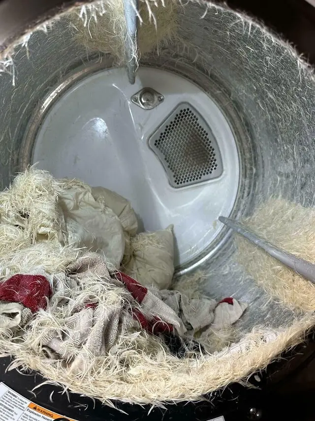 7 Momen Apes saat Membersihkan Rumah Ini Bikin Tepuk Jidat