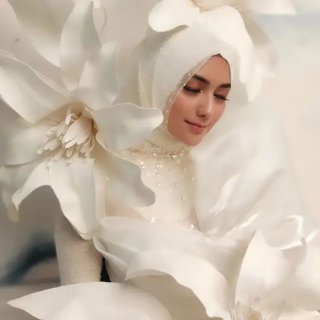 7 Potret Prewedding Citra Kirana dan Rezky Aditya dengan Suasana