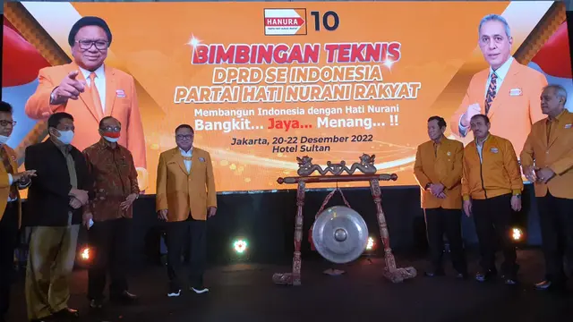 Ketua Umum Partai Hati Nurani Rakyat atau Hanura Oesman Sapta (Oso) sebut ulang tahun partainya ke-16 akan banyak kejutan menanti.