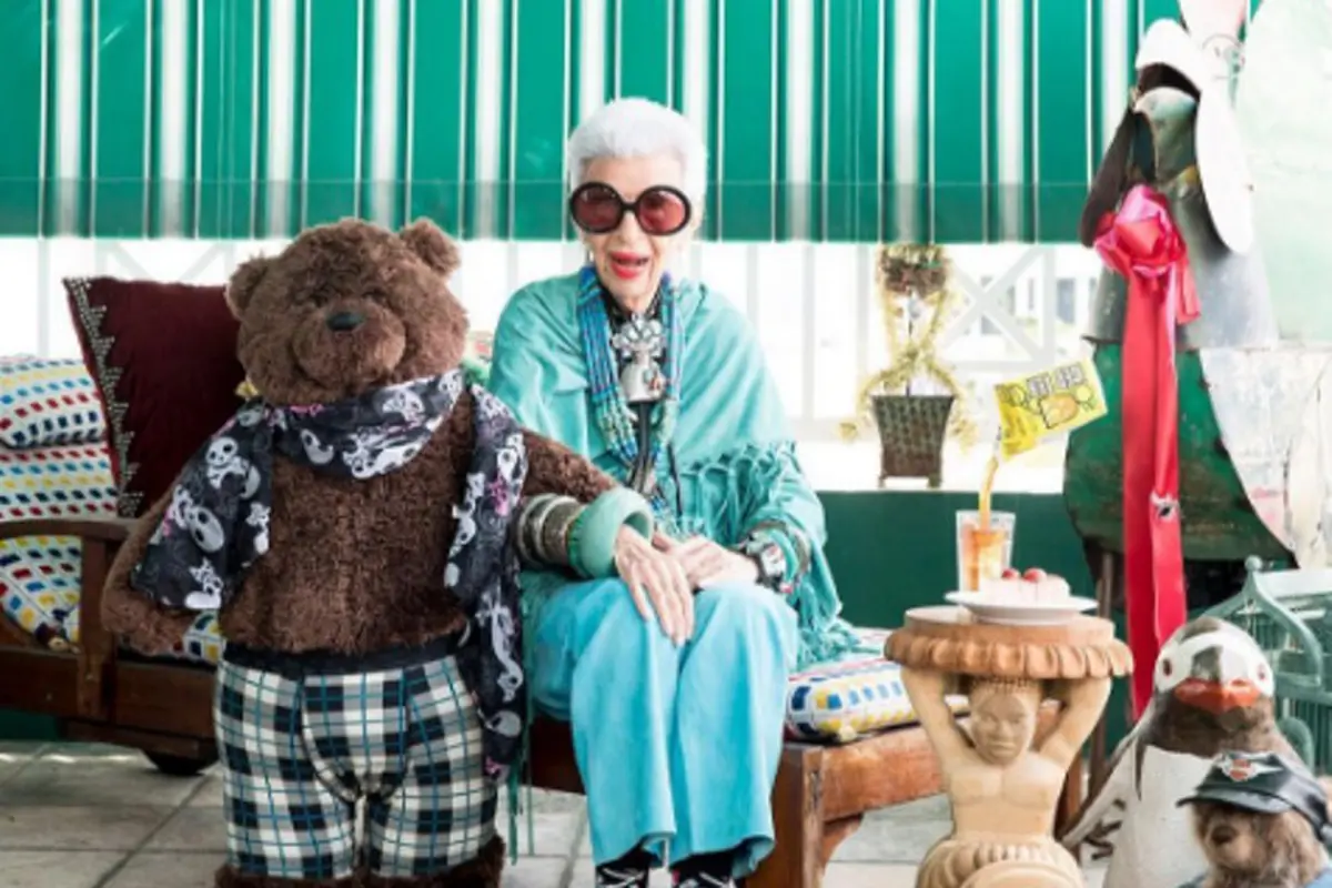 10 Potret Style Kece yang Bisa Kamu Terapkan dari Nenek 95 Tahun