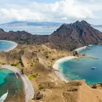 Pulau Padar, Taman Nasional Komodo, Nusa Tenggara Timur. (Sumber Foto: theblondeabroad.com)