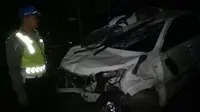 Dua penumpang warga Bekasi terluka dalam kecelakaan di Tol Fungsional Batang. (Liputan6.com/Fajar Eko Nugroho)