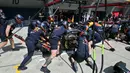 Seri balap pada GP China kali ini menjadi yang pertama menggelar Sprint Race di F1 musim 2025. (HECTOR RETAMAL/AFP)