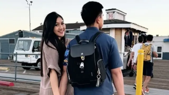 Gaya Kasual Kaesang Pangarep Temani Erina Gudono Ikut Orientasi Program S2 di Amerika Serikat.