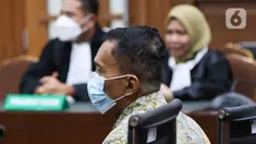 Terdakwa mantan Direktur Pemeriksaan dan Penagihan Ditjen Pajak Kementerian Keuangan Angin Prayitno Aji menjalani sidang tuntutan di Pengadilan Tipikor pada Pengadilan Negeri Jakarta Pusat, Selasa (27/6/2023). (Liputan6.com/Herman Zakharia)