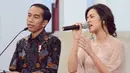 Raisa tampak menunjukkan keahliannya dalam bernyanyi di hadapan Jokowi. (Foto: instagram.com/raisa6690)