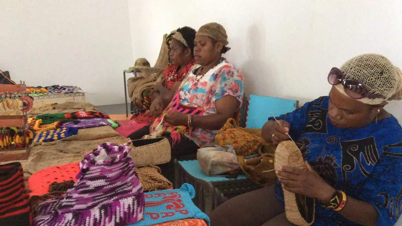 Mama-Mama Perajut Noken Papua Kini Lirik Jualan Online