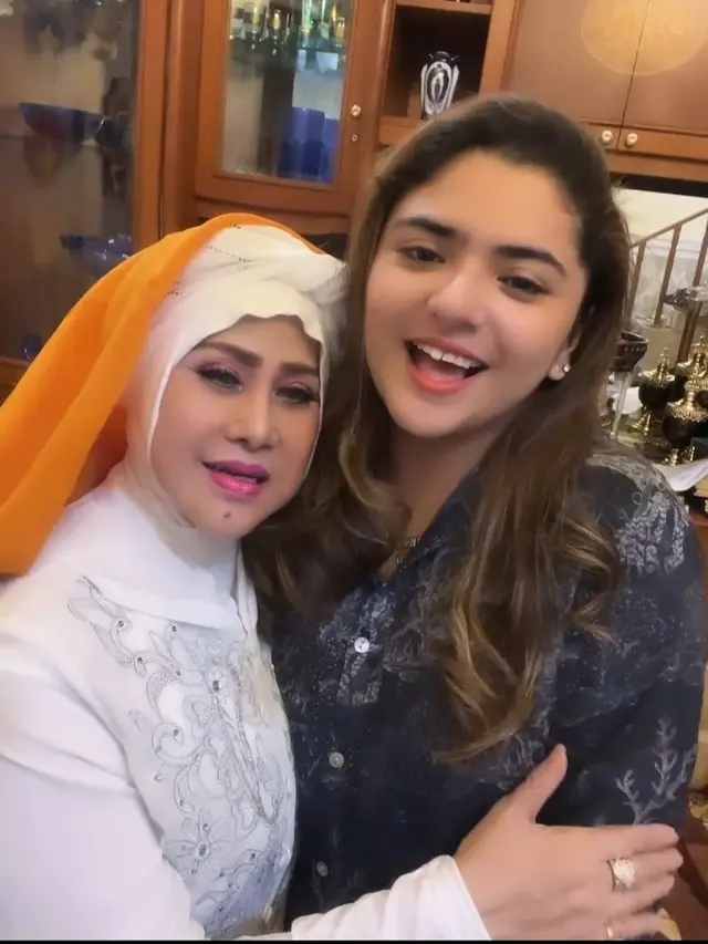 Kebersamaan Syelfa Alhamid Cucu Elvy Sukaesih yang Baru Saja Berulang Tahun, Didoakan Agar Segera Dapat Jodoh