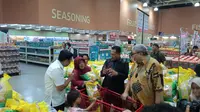 Masyarakat bisa beli beras SPHP di ritel modern dengan kapasitas 2-3 karung percustomer (Amira Fatimatuz Zahra/Liputan6.com)