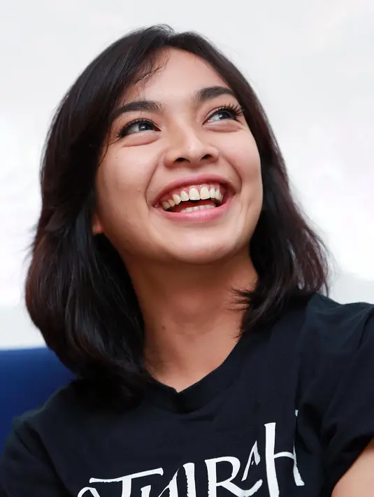 Tika Bravani menambahkan, bahwa film biopik itu diangkat dari kisah nyata Athirah, ibunda Wakil Presiden Jusuf Kalla. Film ini rencananya dirilis pada 29 September mendatang. (Deki Prayoga/Bintang.com)