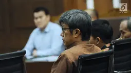 Dirut PT Quadra Solution Anang Sugiana Sudiharjo saat menghadiri sidang lanjutan lanjutan kasus dugaan korupsi proyek E-KTP dengan terdakwa Andi Agustinus alias Andi Narogong di Pengadilan Tipikor, Jakarta, Senin (13/11). (Liputan6.com/Helmi Fithriansyah)