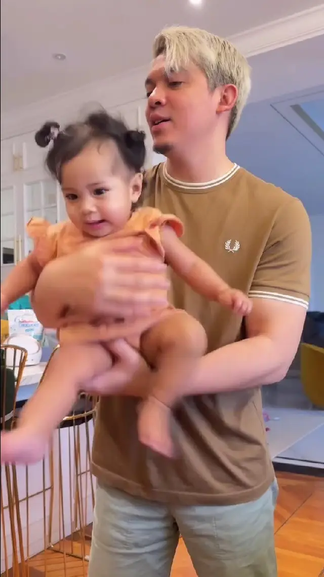 5 Potret Irwansyah momong baby Humaira dengan melantunkan ayat Alquran ini menyentuh, tuai pujian