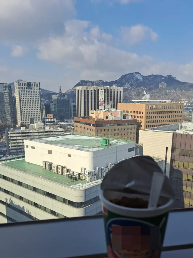 6 Potret Makan Mi 'With A View' Ini Manjakan Mata,