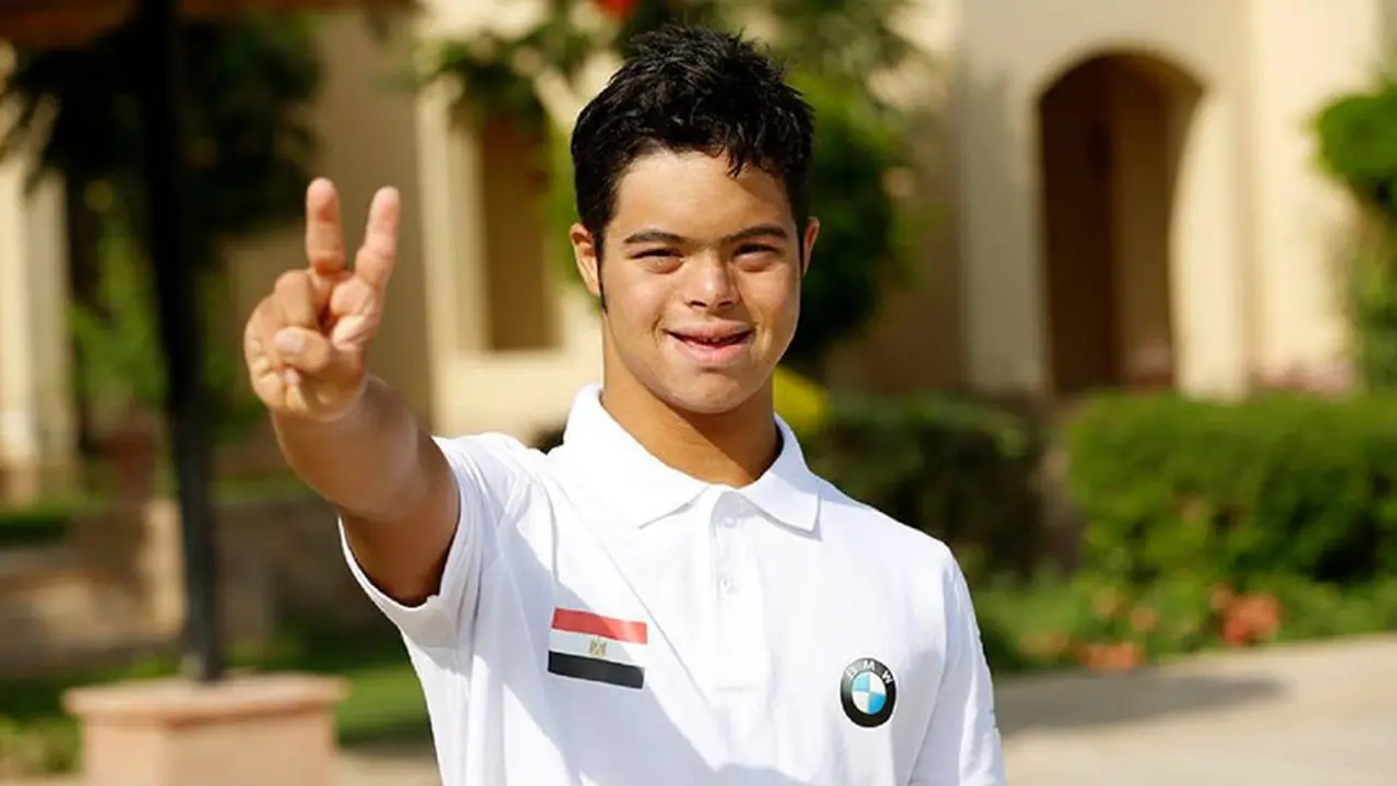 Mohamed Al-Husseini, remaja Mesir pertama dengan down syndrome yang akan berenang menyeberangi Selat Inggris. (Facebook)