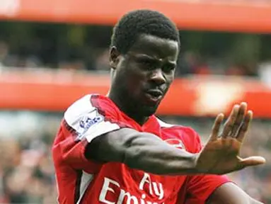 Arsenal&#039;s Ivorian defender Emmanuel Eboue celebrates scoring the third goal during their Premier League match against Blackburn at the Emirates Stadium, London, on March 14, 2009. AFP PHOTO / Glyn Kirk