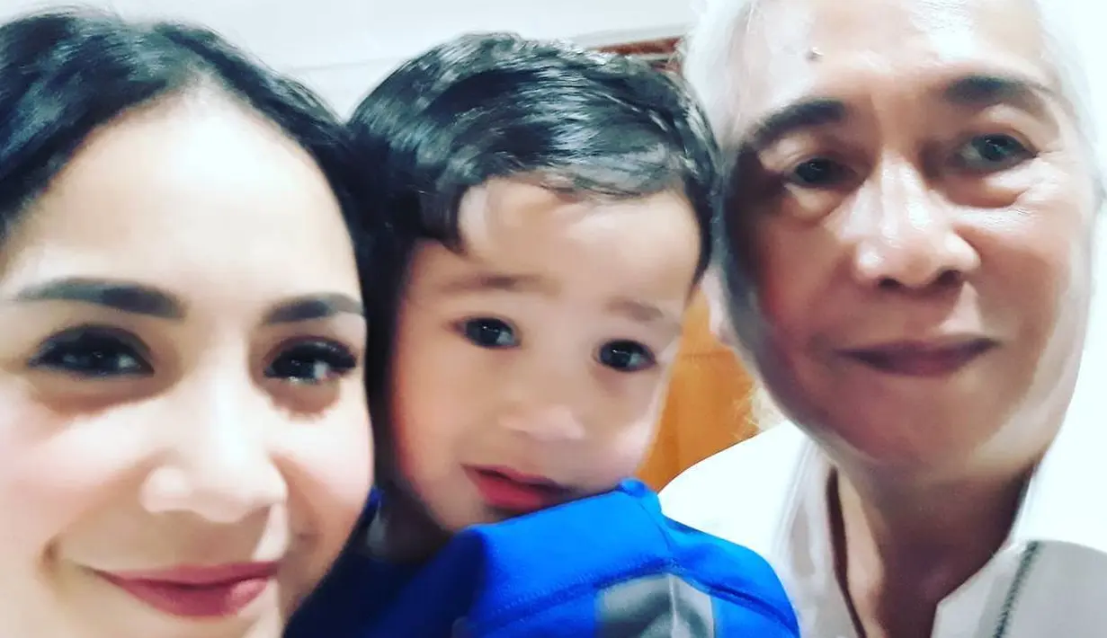 Potret kebersamaan rafathar dan ayah Nagita Slavina. (Sumber: Instagram/@gideonljtengker)